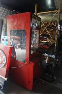 lot 41 image: Greyhound Brand Coin Operated Skill Crane Game