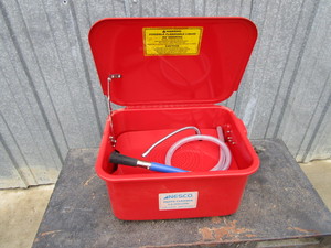 lot 11 image: (New) Benchtop Parts Washer