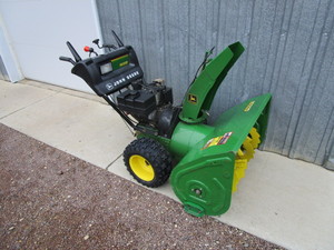 lot 22 image: John Deer 32 Snowblower