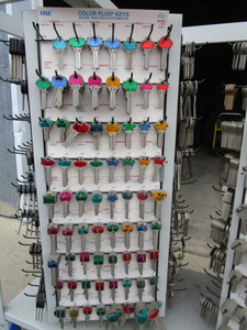 lot 30 image: Blank Keys & Rotating Display Stand 36x15x39