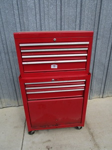lot 28 image: Toolbox 26x14x46