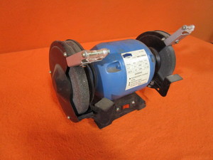 lot 40 image: 6 Bench Grinder