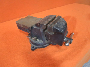 lot 41 image: 5 Bench Vice