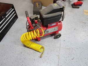 lot 45 image: Air Compressor