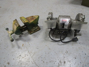 lot 80 image: Bench Grinder & Vice