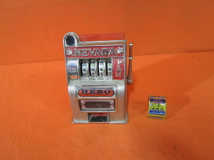 lot 103 image: Vintage Vending Slot Machine & Dime Bank