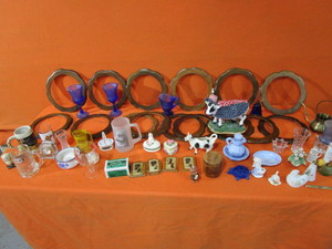 lot 107 image: Plate Plaques & Misc. Decor
