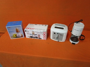 lot 114 image: Blenders, Fryer, Coffee Maker