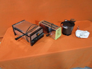 lot 115 image: Toasters, Fryer, Mixer