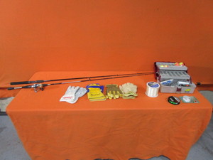 lot 130 image: Fishing Items & Gloves
