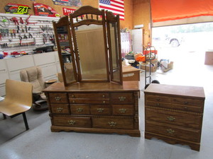 lot 141 image: Dresser & Hutch (see pics for top of hutch)