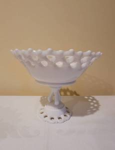 lot 7 image: Milk Glass and Glassware Group