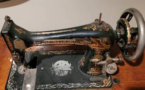 lot 10 image: Vintage Singer Sewing Machine in Case