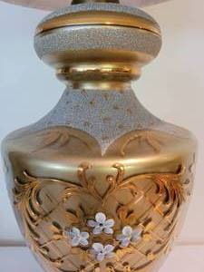 lot 25 image: Gorgeous Gold Floral Lamp