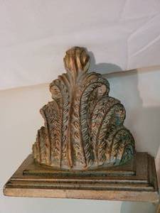 lot 39 image: Trio of Grecian-Style Shelves