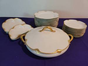 lot 45 image: Limoges Dish Set