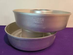 lot 49 image: Baking Pans