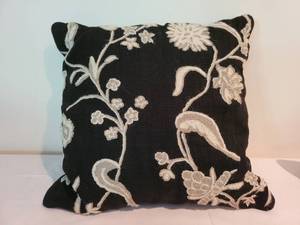 lot 59 image: Woven Pillow Grouping