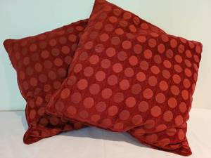 lot 106 image: Set of 5 Red Pillows