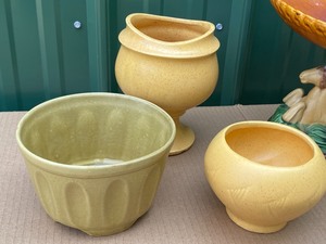 lot 140 image: Variety of Decorative Vintage Pottery Items
