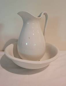 lot 171 image: Study in White - Pottery