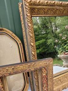 lot 205 image: Fun Frame & Mirror Grouping