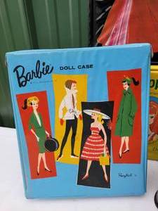 lot 206 image: Barbie & Skipper Doll Case Collection