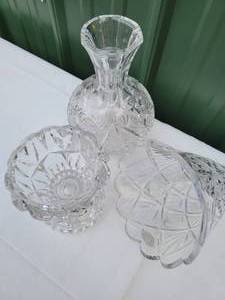 lot 208 image: Stunning Crystal Vase Collection