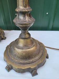 lot 209 image: Lovely Lamp Set