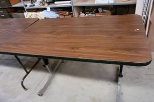 lot 221 image: DisplayServing Table & Metal Rack