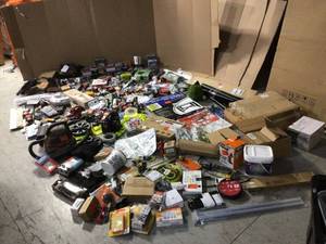 lot 18 image: Assorted pallet of small tools (house items, home decor) review all pictures