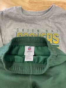 lot 62 image: GREEN BAY PACKERS Youth Boys Long Sleeved Shirt and Pants Set Size 4T