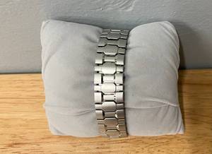 lot 5 image: TIMEX Green Bay Packers Mens Silver Watch