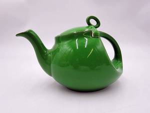 lot 03 image: 1930s Antique Vintage Hall China Streamline Green Teapot