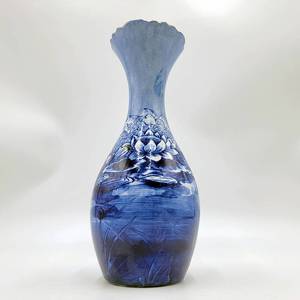 lot 07 image: Vintage Japanese Export Blue and White Porcelain hand painted Vase