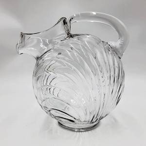 lot 15 image: Vintage 80oz Cambridge Clear Ice Lip Jug