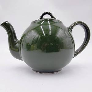 lot 17 image: 1930s Vintage Perfect Green Hall China Lipton Teas Tea Pot