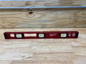 lot 102 image: MILWAUKEE 24 in. Magnetic I-Beam Level