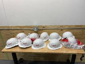 lot 41 image: MILWAUKEE Lot of 10-  Hard Hats