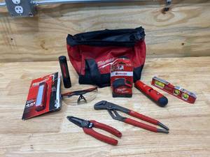 lot 10 image: MILWAUKEE Packout Bag with Various Milwaukee Tools