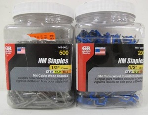 lot 554 image: 700 Pack Gardner Bender 12 Steel Staples - Polyethelene Metal Design