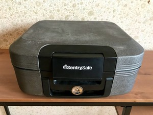SentrySafe - Fire Safe w Keys