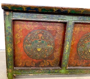 lot 7 image: Antique Asian Wood Bench with Lacquered Panels & Dragon Motif