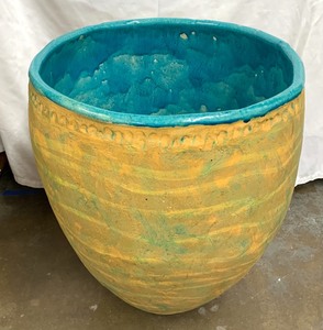 lot 12 image: Lovely Large Hand Crafted Glazed Pottery PlanterVessel - 23 Tall