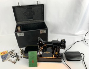 lot 87 image: Vintage 1952 Singer Portable Electric Sewing Machine in Original Case