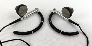 lot 256 image: Bang & Olufsen Wired Ear Set with Leather Case