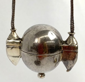 lot 207 image: Antique Indian Sterling Silver Shiva Lingam Box Pendant