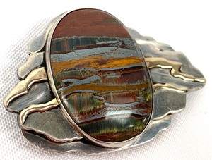 lot 218 image: Luminous Layered Petrified Wood in Sterling14K Pin