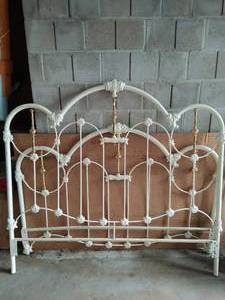 lot 100 image: Bed Frame