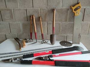 lot 101 image: Tool lot